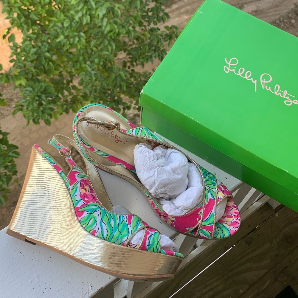 • Lilly Pulitzer Ginger Wrap Wedge Print •